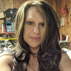 Meet your Posher, Lorie